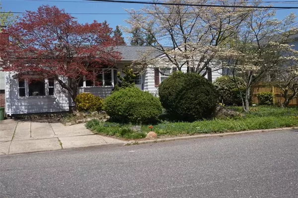 67 Hale ST, Brentwood, NY 11717