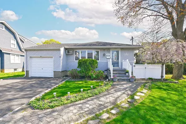 2836 Grand AVE, Bellmore, NY 11710