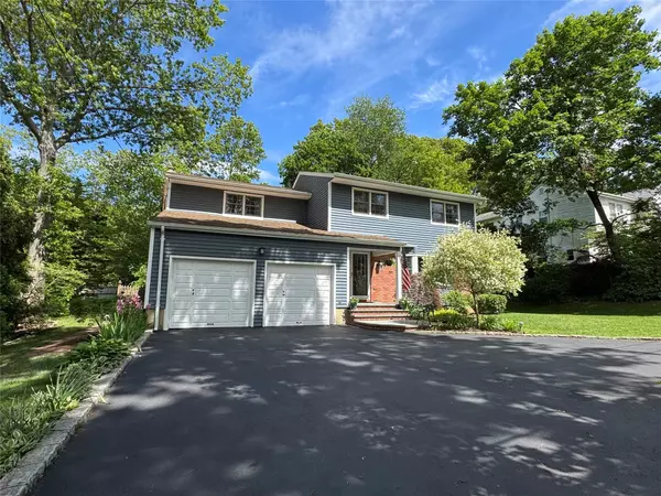 Woodbury, NY 11797,40 Winthrop DR
