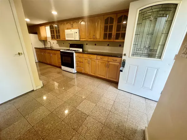 Holbrook, NY 11741,60 Holbrook RD