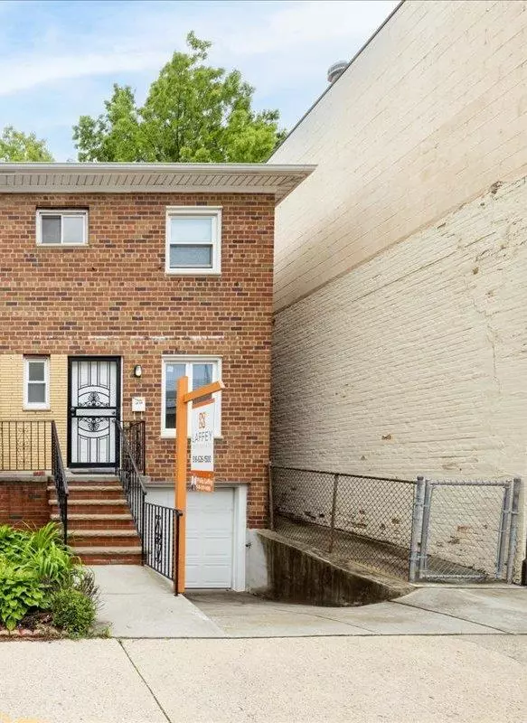 Whitestone, NY 11358,2533 Francis Lewis BLVD