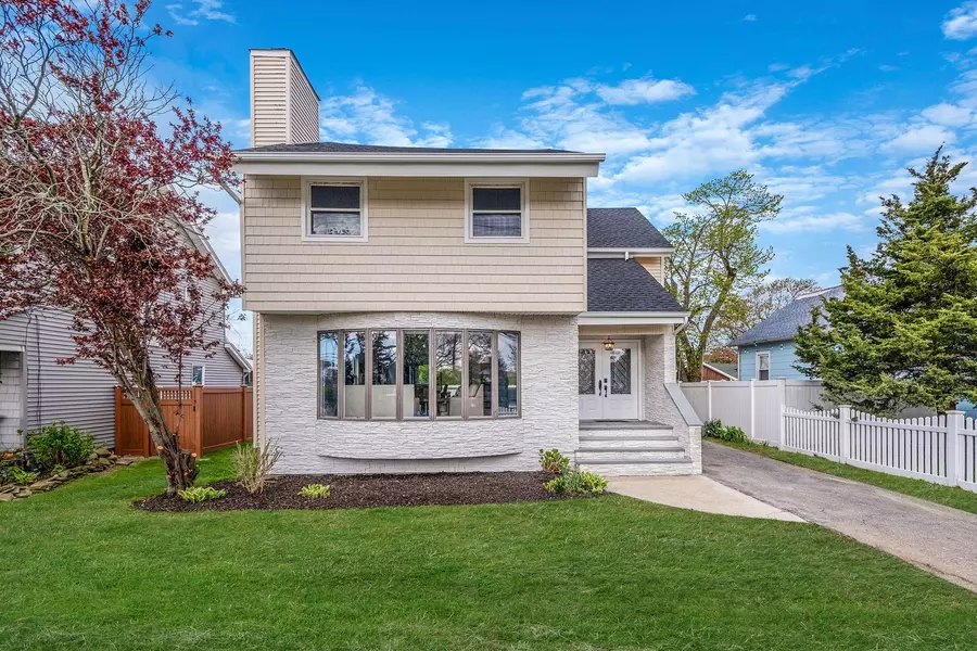 219 S Bayview AVE, Amityville, NY 11701