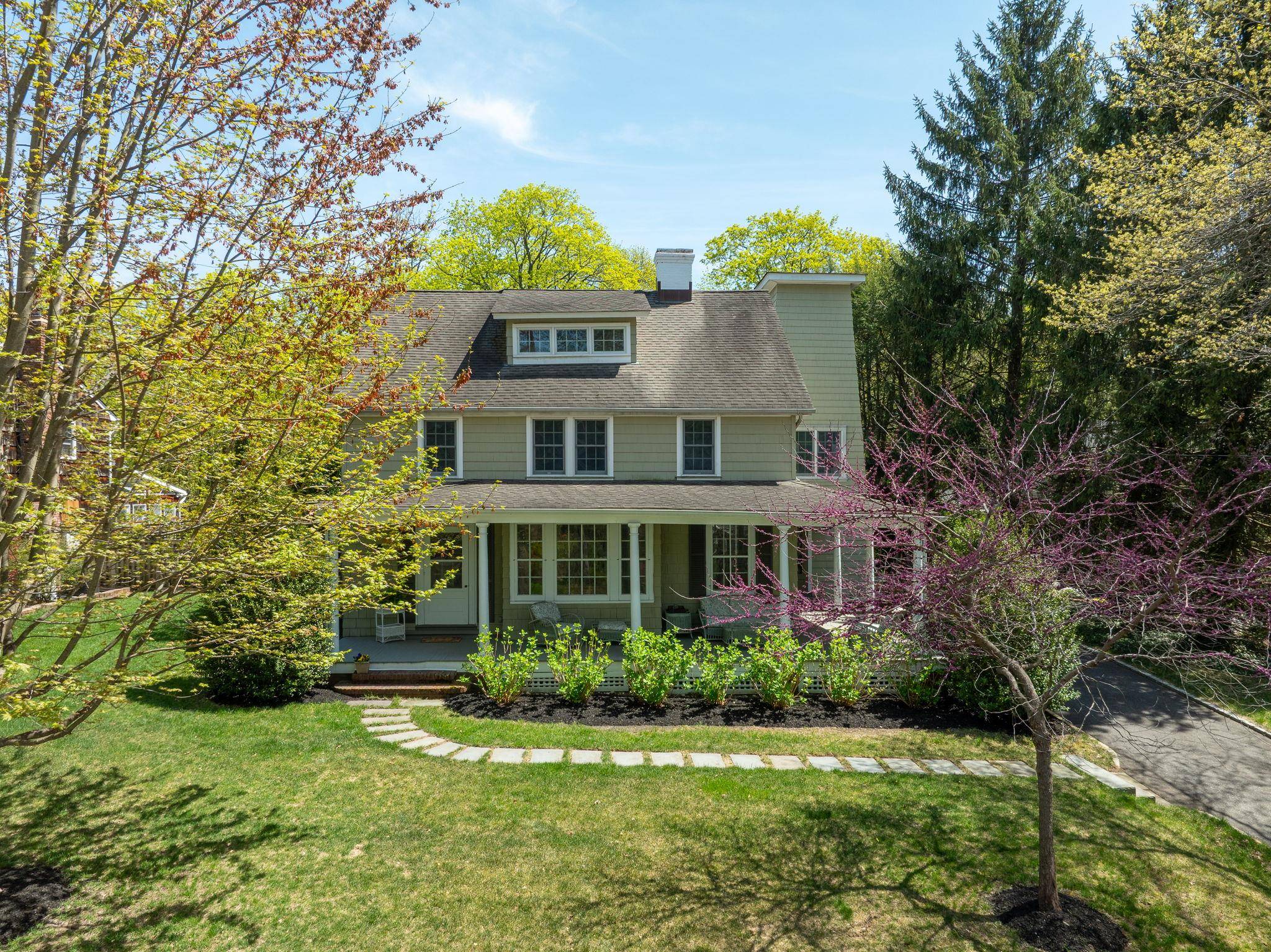 5 Emil CT, Huntington, NY 11743