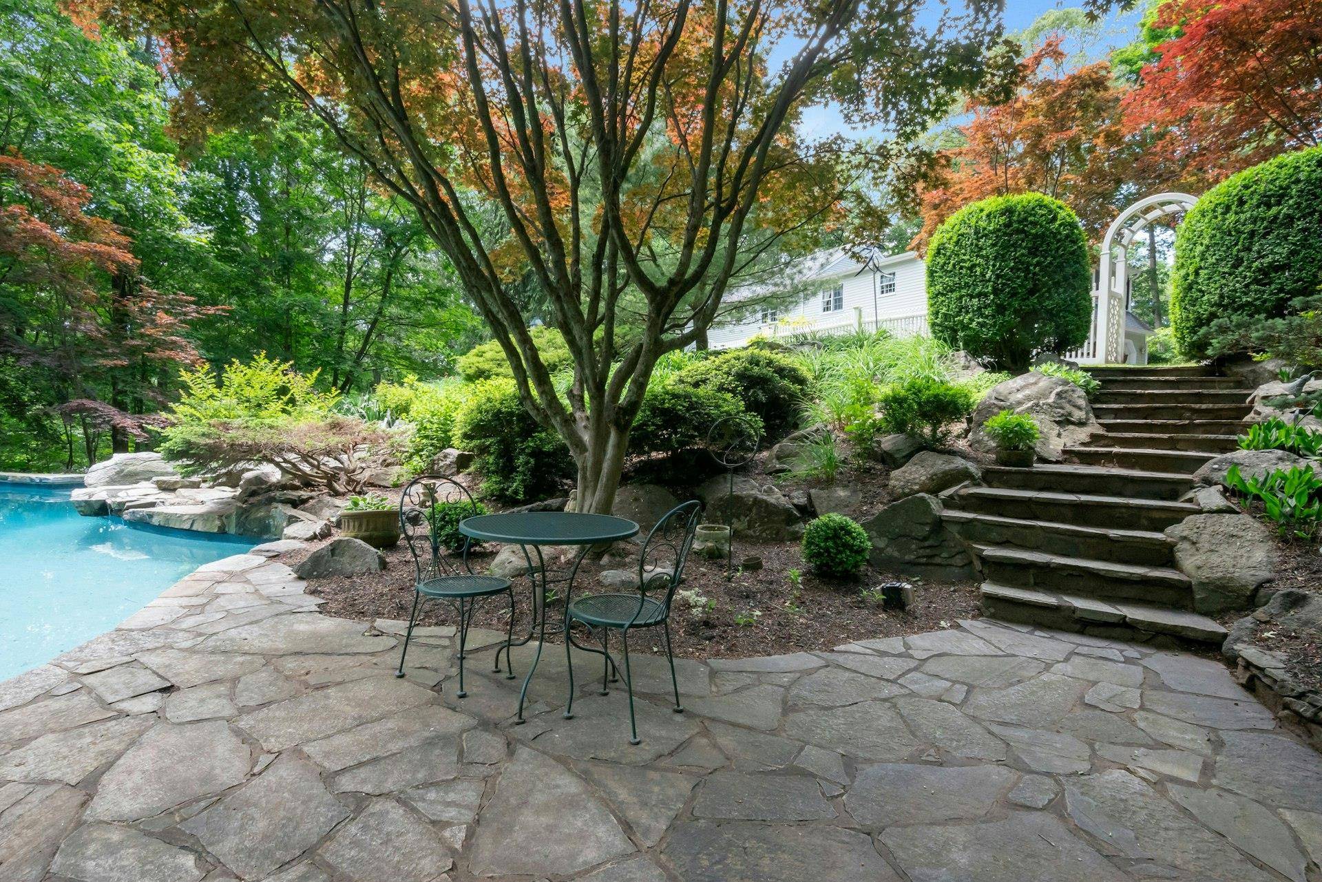 Bedford, NY 10506,12 Woodland CT