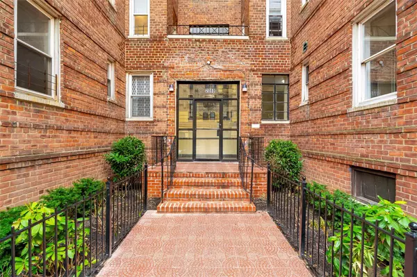 Bronx, NY 10462,2080 Barnes AVE #4A