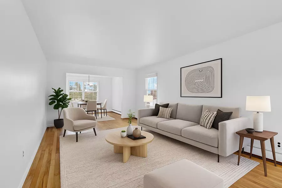 176 Jackson AVE, Syosset, NY 11791