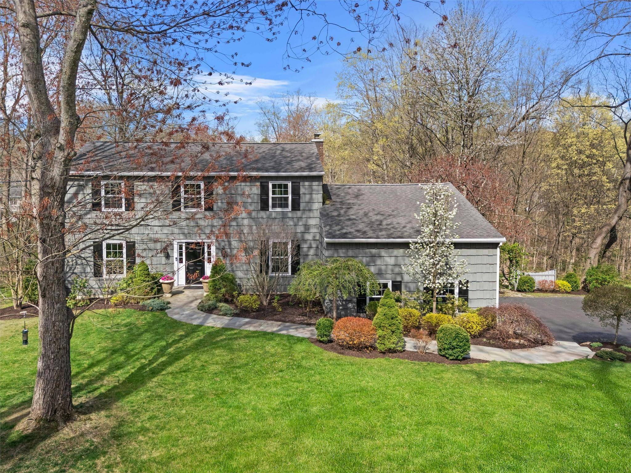8 Richard Somers RD, Granite Springs, NY 10527