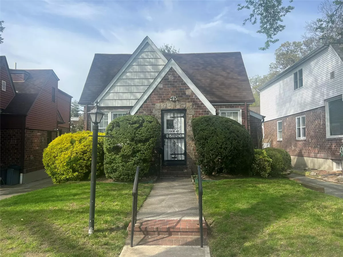 Little Neck, NY 11362,24947 Rushmore TER