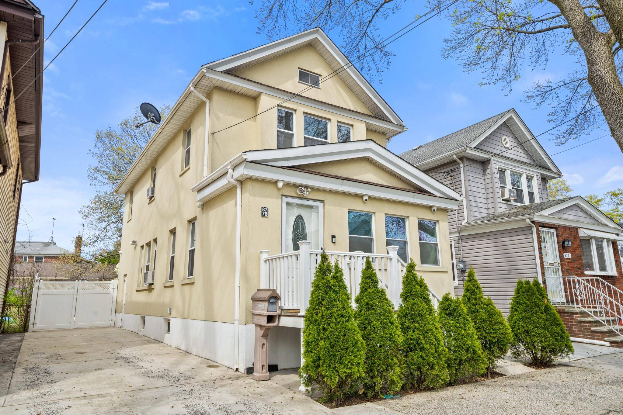 Floral Park, NY 11001,87-78 256th ST