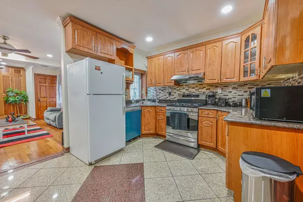 Astoria, NY 11106,3438 12th ST