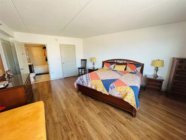 Rockaway Park, NY 11694,136 Beach 117th Street #410