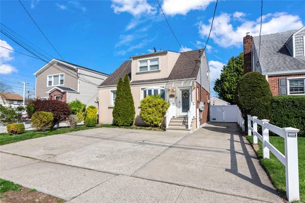 Valley Stream, NY 11580,487 Emerson PL