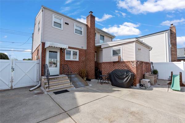 Valley Stream, NY 11580,487 Emerson PL