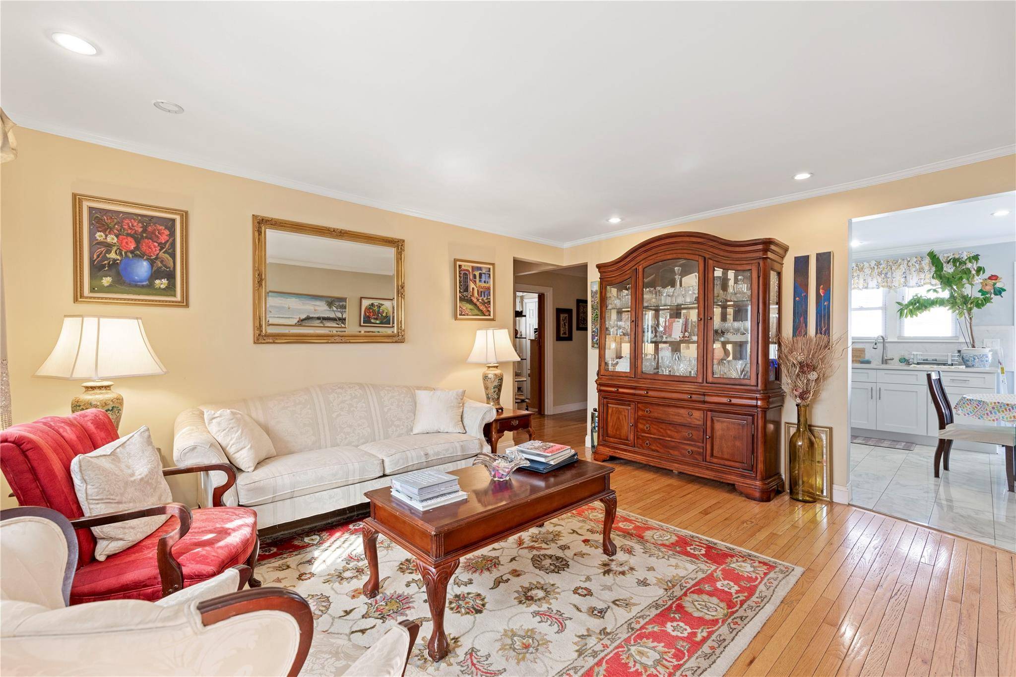 Valley Stream, NY 11580,487 Emerson PL