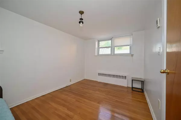 Whitestone, NY 11357,1918 Utopia Pkwy