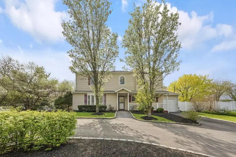 4 Ficus ST, Port Jefferson Station, NY 11776