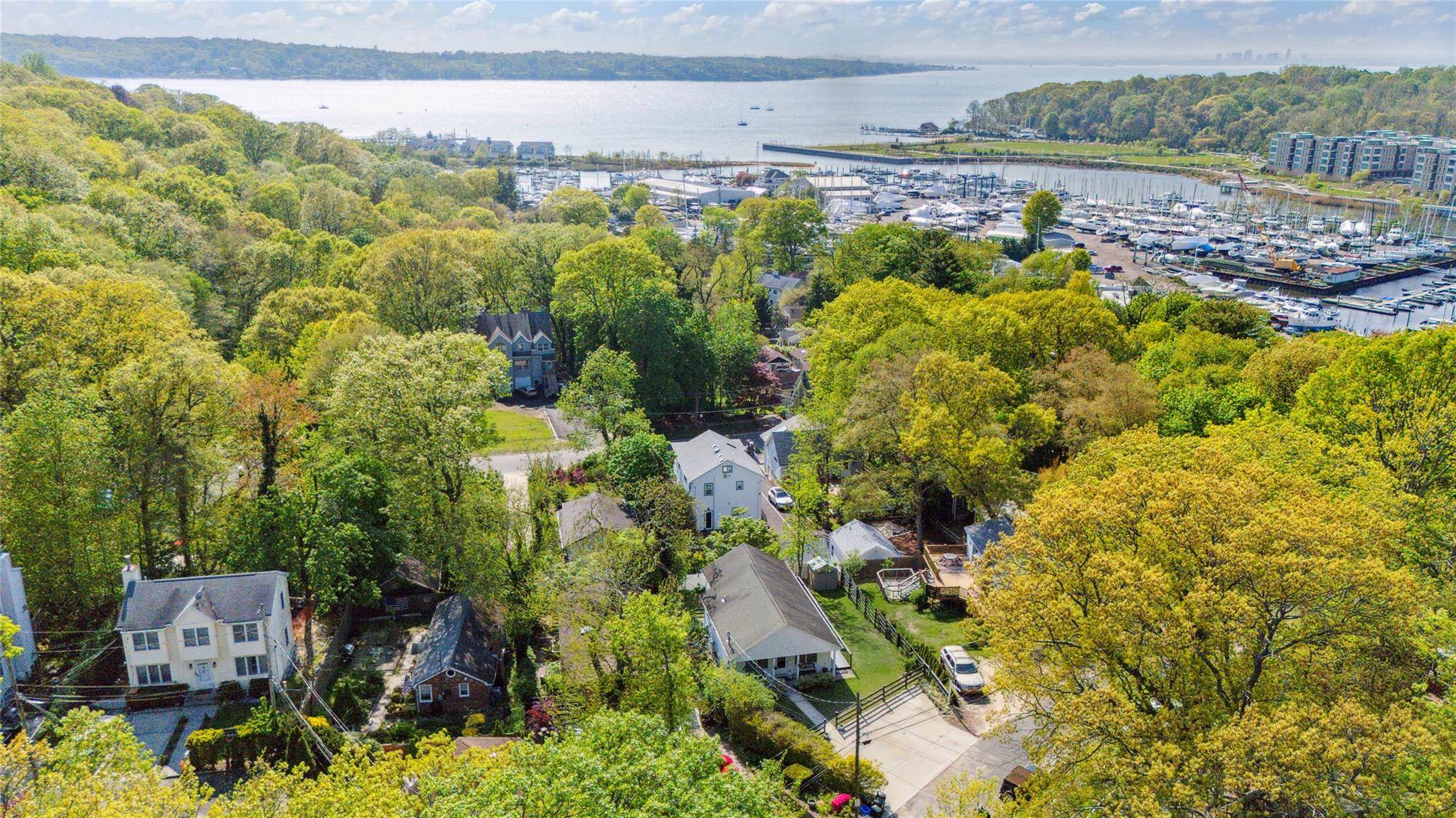 5 Towle PL, Glen Cove, NY 11542
