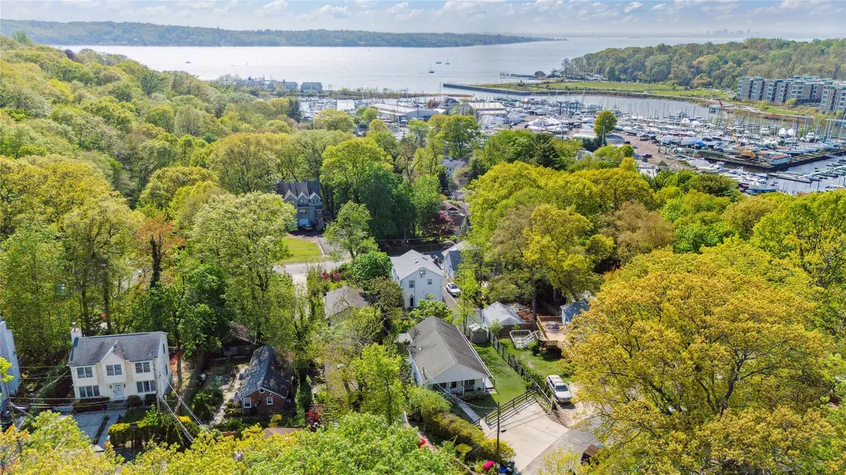 Glen Cove, NY 11542,5 Towle PL