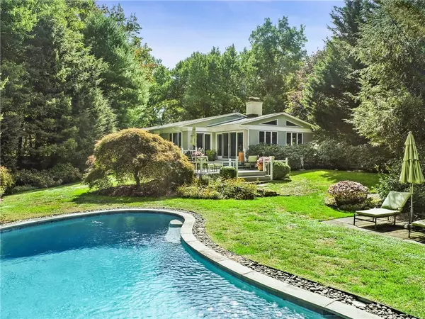 Larchmont, NY 10538,2 Winding Brook DR