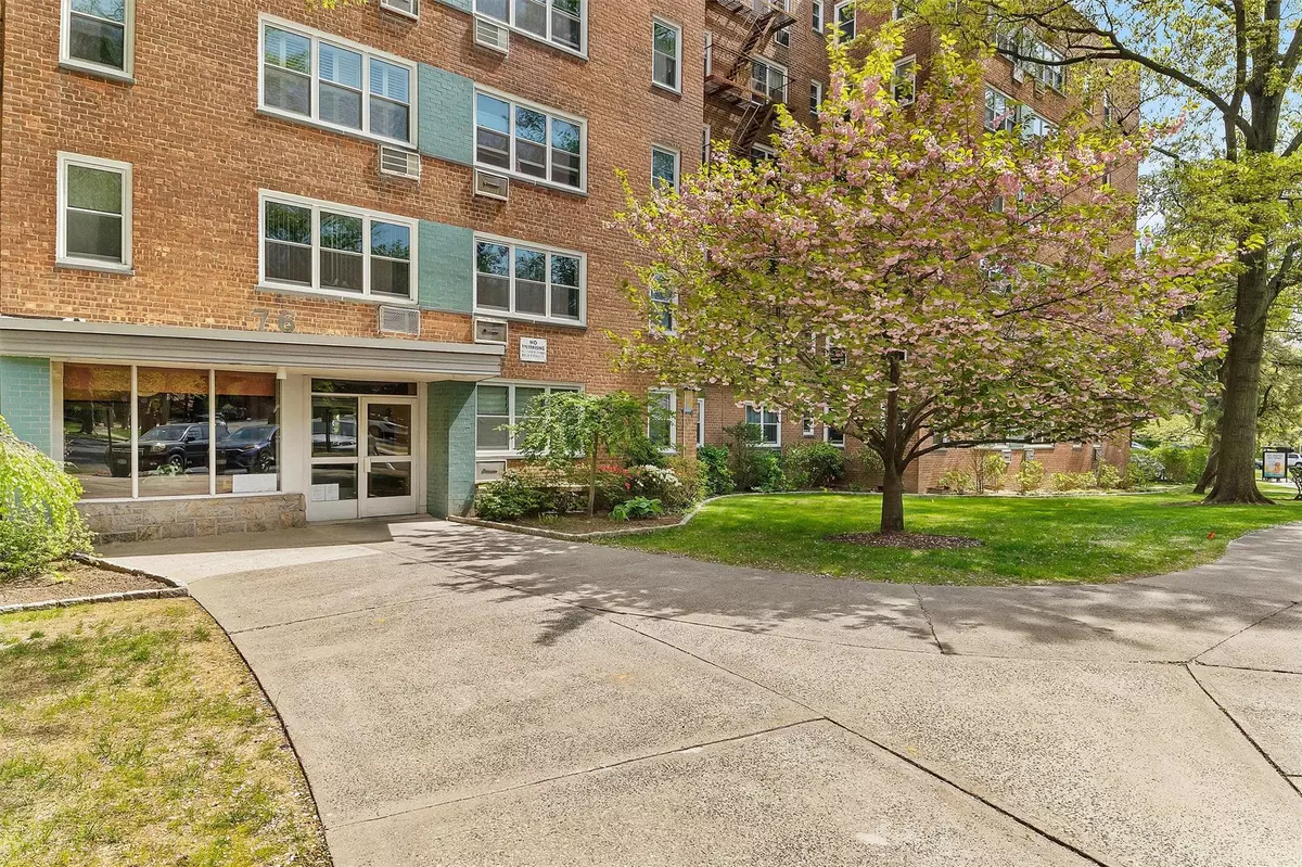 Yonkers, NY 10703,76 Dehaven DR #3D