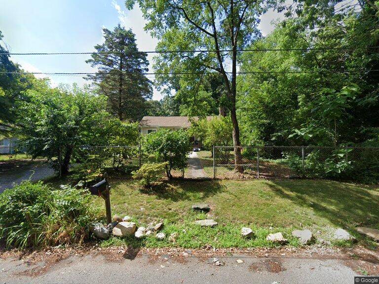 8 Woodlawn AVE, Selden, NY 11784