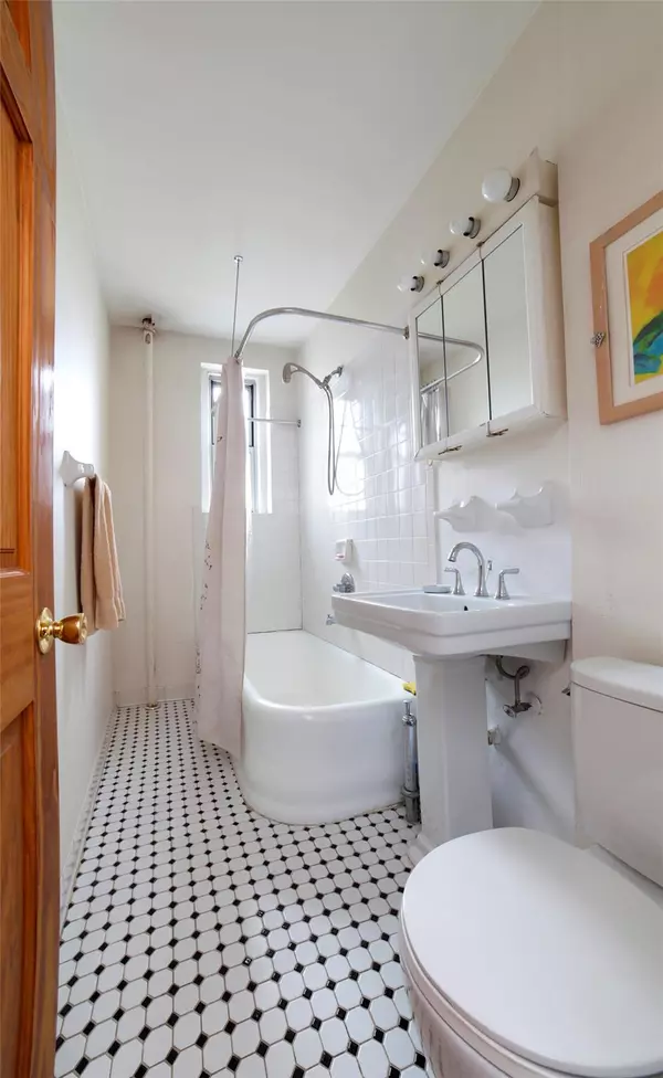 Mount Vernon, NY 10552,472 Gramatan AVE #5R