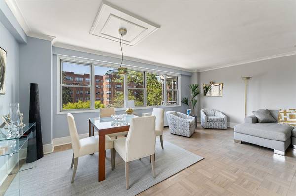 Scarsdale, NY 10583,250 Garth Road #5B3