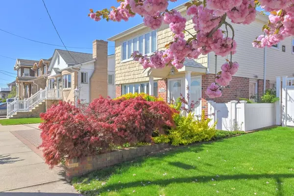 Howard Beach, NY 11414,158-20 100 ST