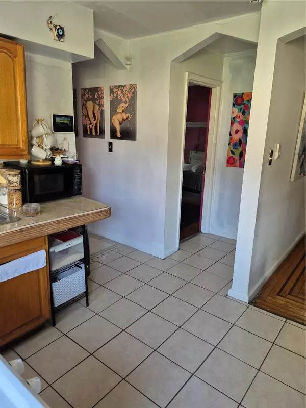 Bronx, NY 10469,3238 Tenbroeck AVE