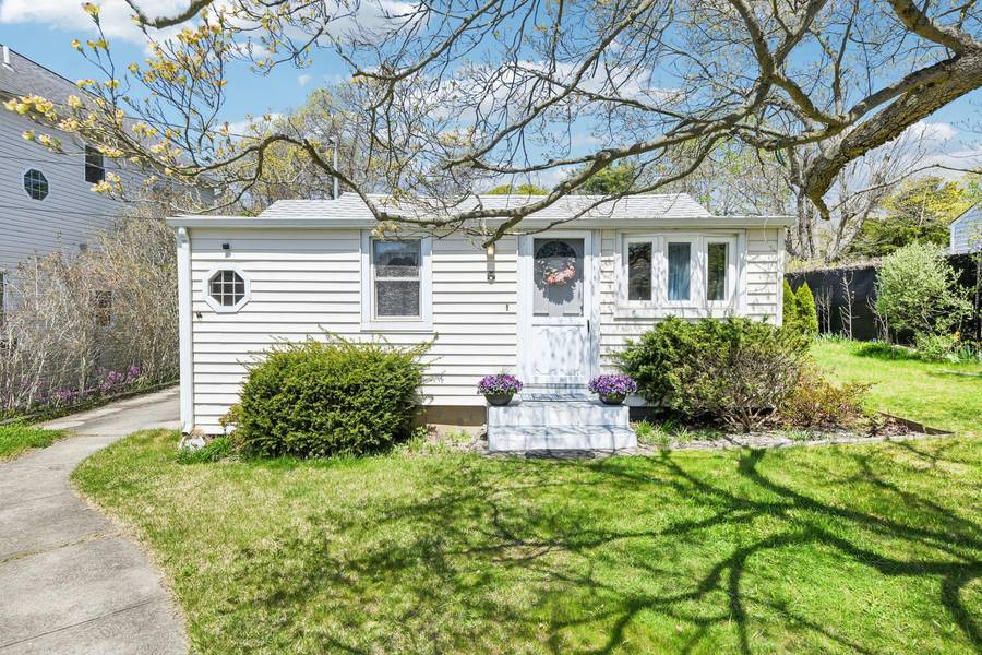 5 Bertha ST, East Patchogue, NY 11772