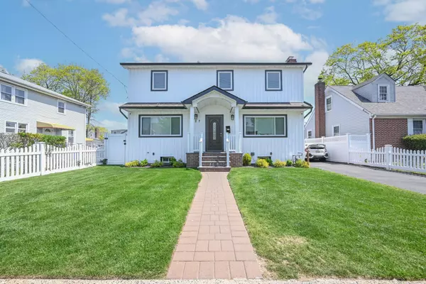 527 Hawthorne AVE, Uniondale, NY 11553