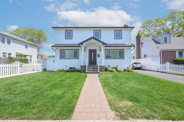 527 Hawthorne AVE, Uniondale, NY 11553