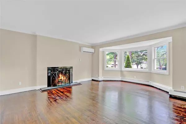 Northport, NY 11731,347 Clay Pitts RD