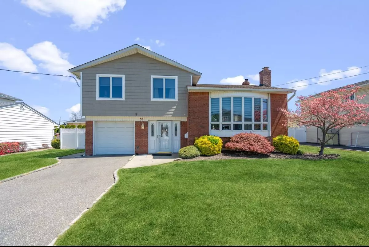 Massapequa, NY 11758,53 West End AVE