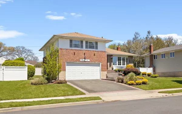 Plainview, NY 11803,21 Felice LN