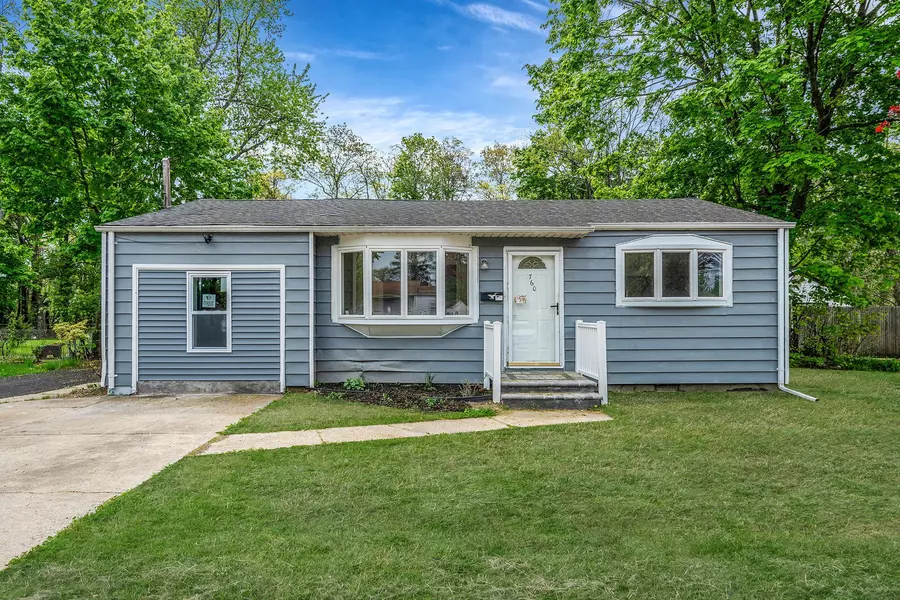 760 Spur DR, Bay Shore, NY 11706