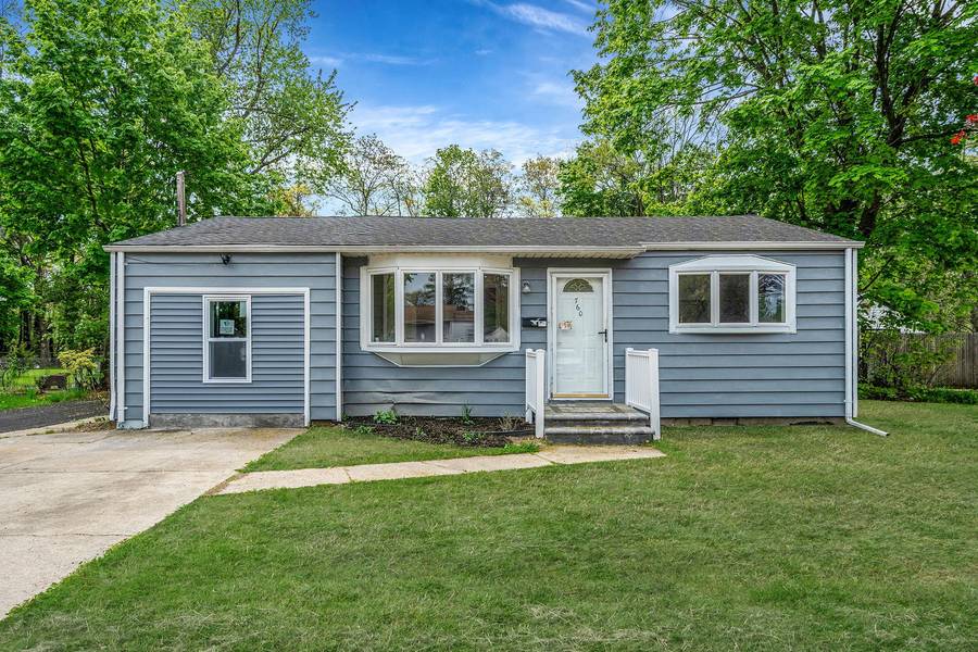 760 Spur DR, Bay Shore, NY 11706