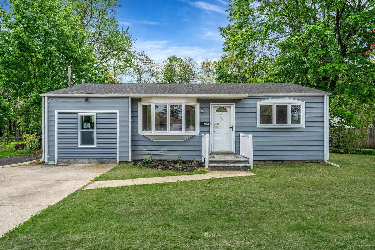 Bay Shore, NY 11706,760 Spur DR
