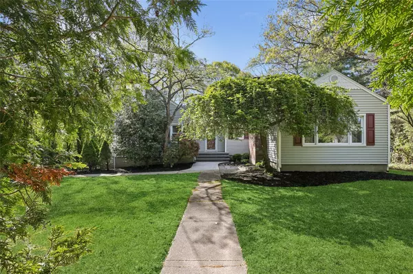 Centerport, NY 11721,22 Washington Drive