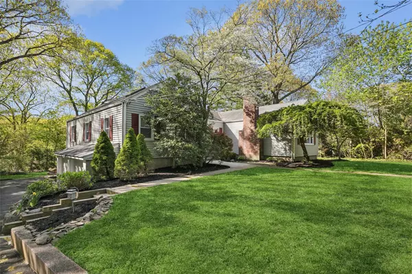 Centerport, NY 11721,22 Washington Drive