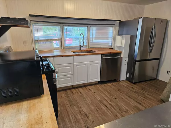 Calverton, NY 11933,1964-106 River RD #106