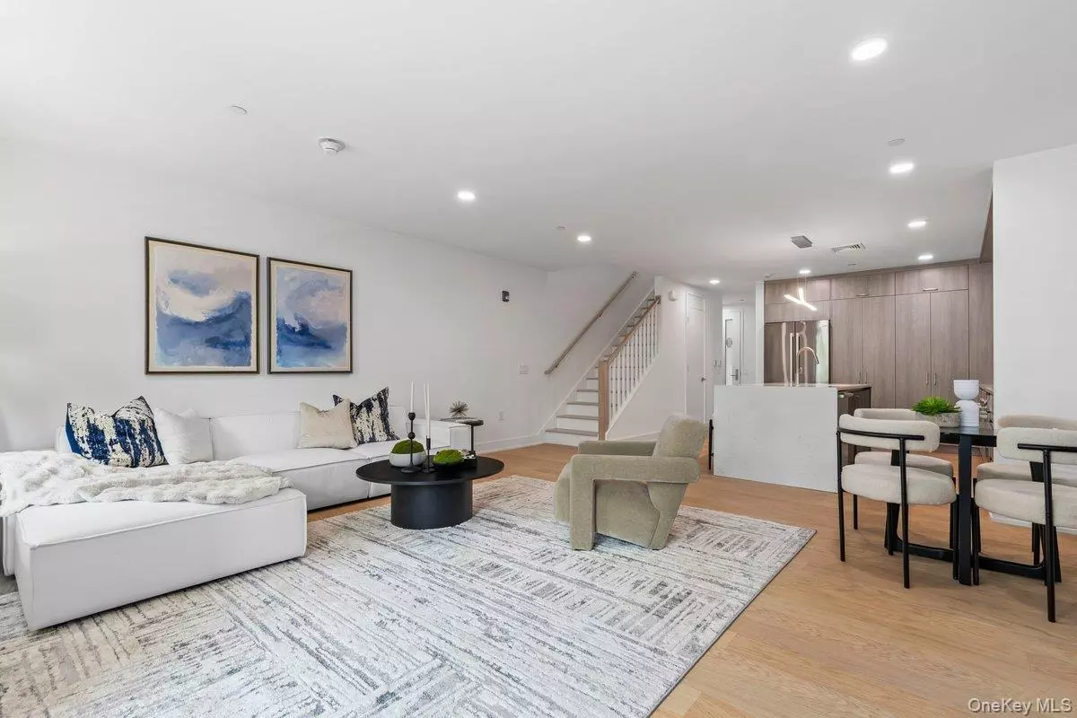 Harrison, NY 10528,33 Calvert ST #TH11