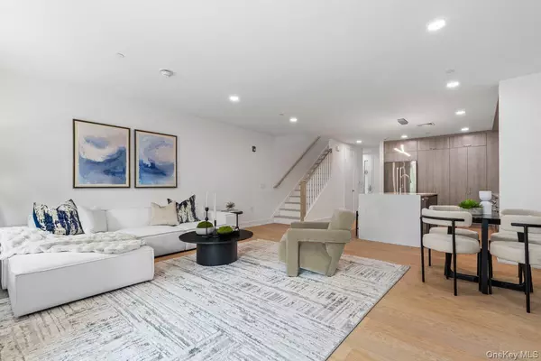 33 Calvert ST #TH11, Harrison, NY 10528