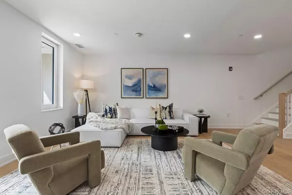 Harrison, NY 10528,33 Calvert ST #TH11