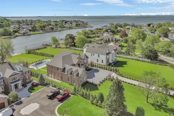 West Islip, NY 11795,185 Willetts LN