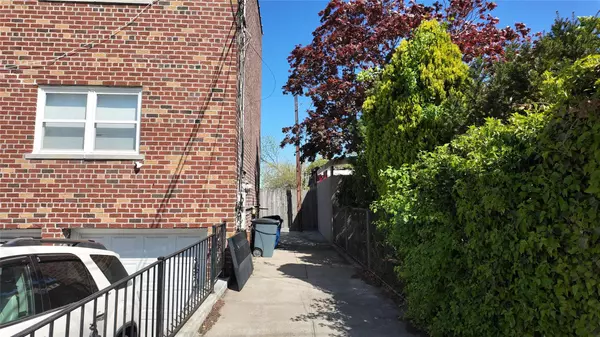 Bronx, NY 10461,2703 Waterbury AVE