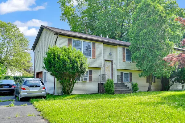18 Hazel CT, Spring Valley, NY 10977