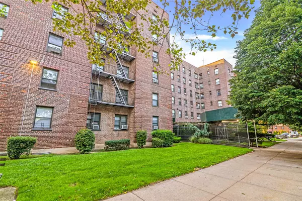 Flushing, NY 11354,25-18 Union ST #3G