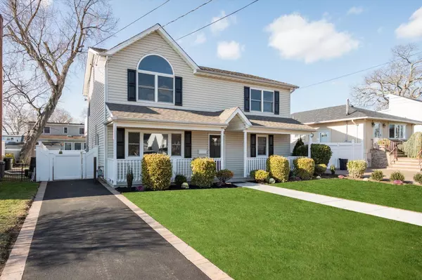 Wantagh, NY 11793,2162 Fir ST