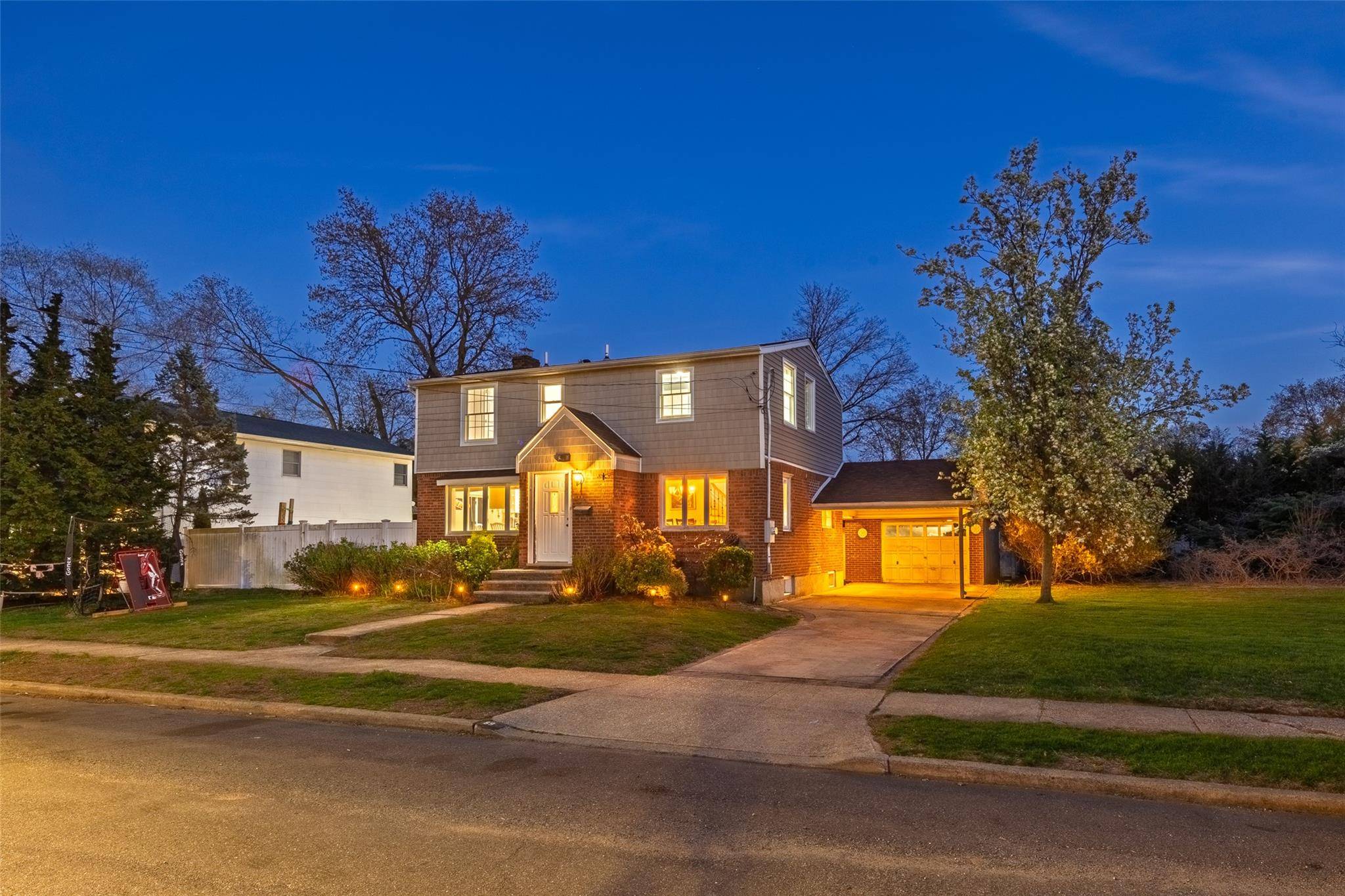 89 Cameron AVE, Merrick, NY 11566